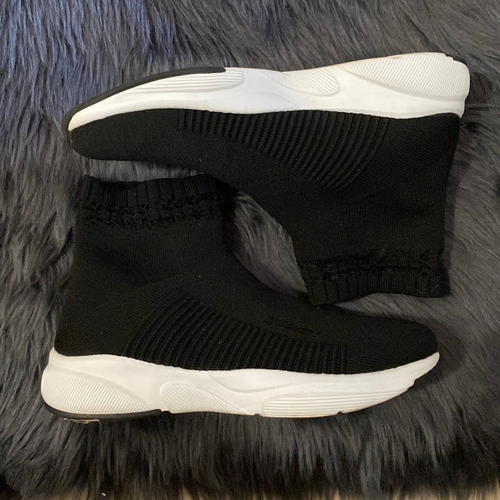 Sketchers Shoes